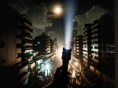 Aqui não tem apagão: Ilumine Seu Caminho com as Melhores Lanternas Táticas LED de São Paulo